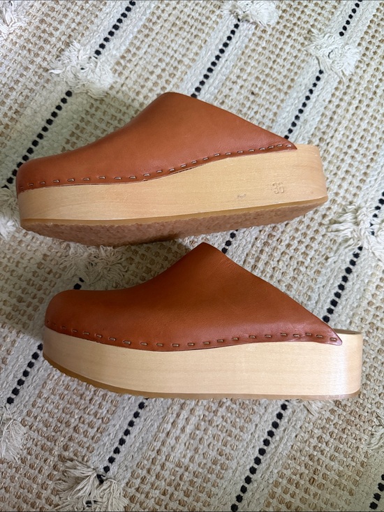 Bryr Shoes - Bryr Tan Leather Platform Clogs